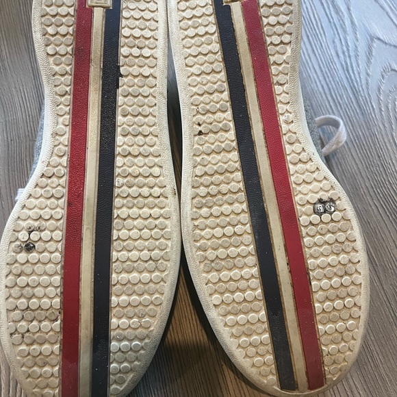 Ellen Degeneres LOVE grey flannel sneakers, 8.5, so adorable and stylish! - Picture 7 of 8